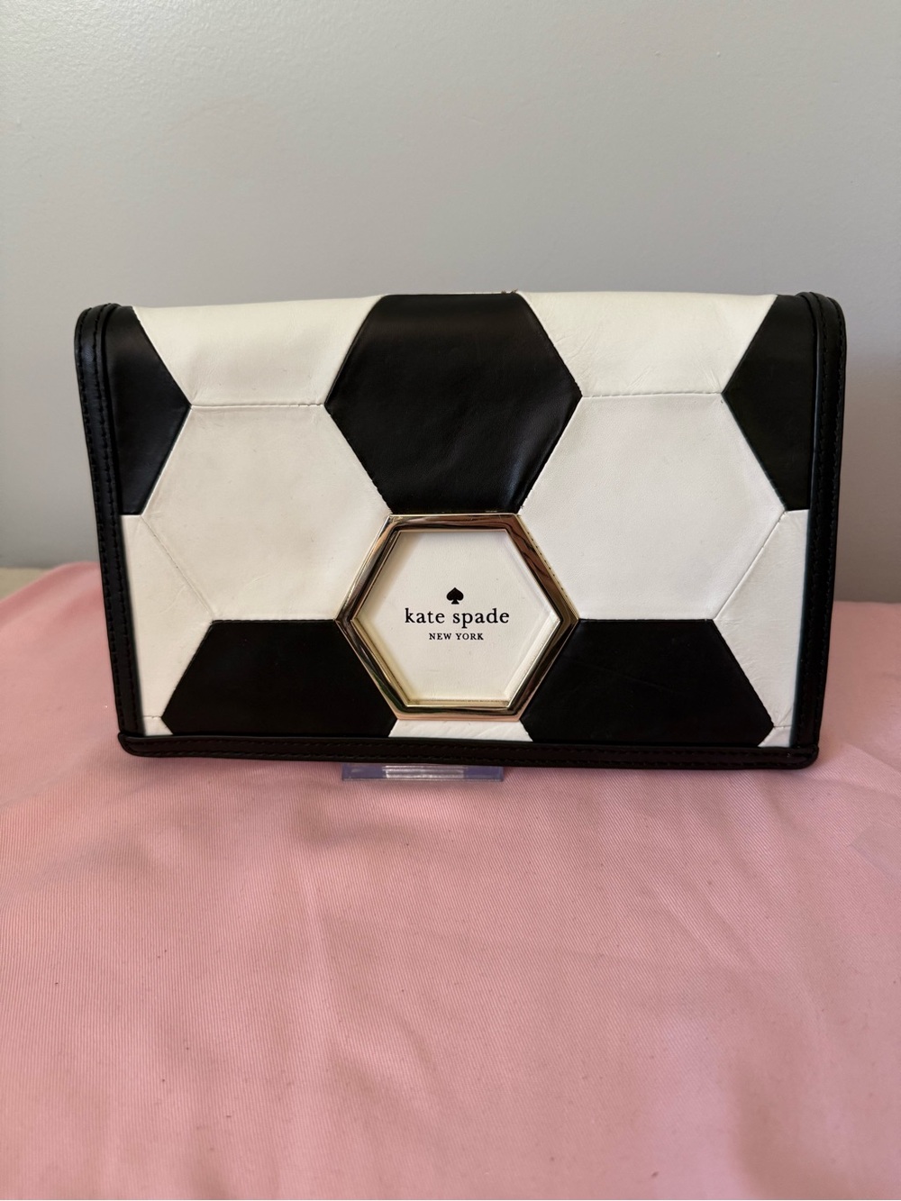 Kate Spade Victory Goal Taza Clutch